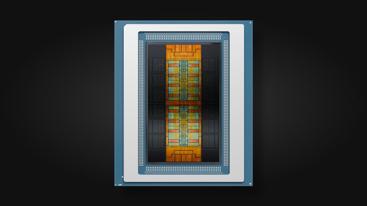 Rendu officiel d’un accélérateur AMD Instinct MI455X utilisé dans l’architecture Helios.
