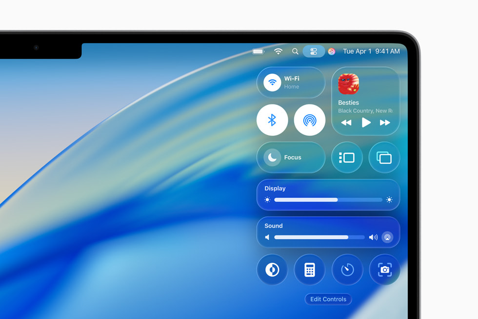 Centre de contrôle officiel de macOS Tahoe 26 affiché sur l’écran d’un MacBook Pro.