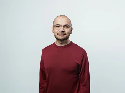 Portrait officiel de Demis Hassabis, président de Google DeepMind et scientifique en chef d’Alphabet.