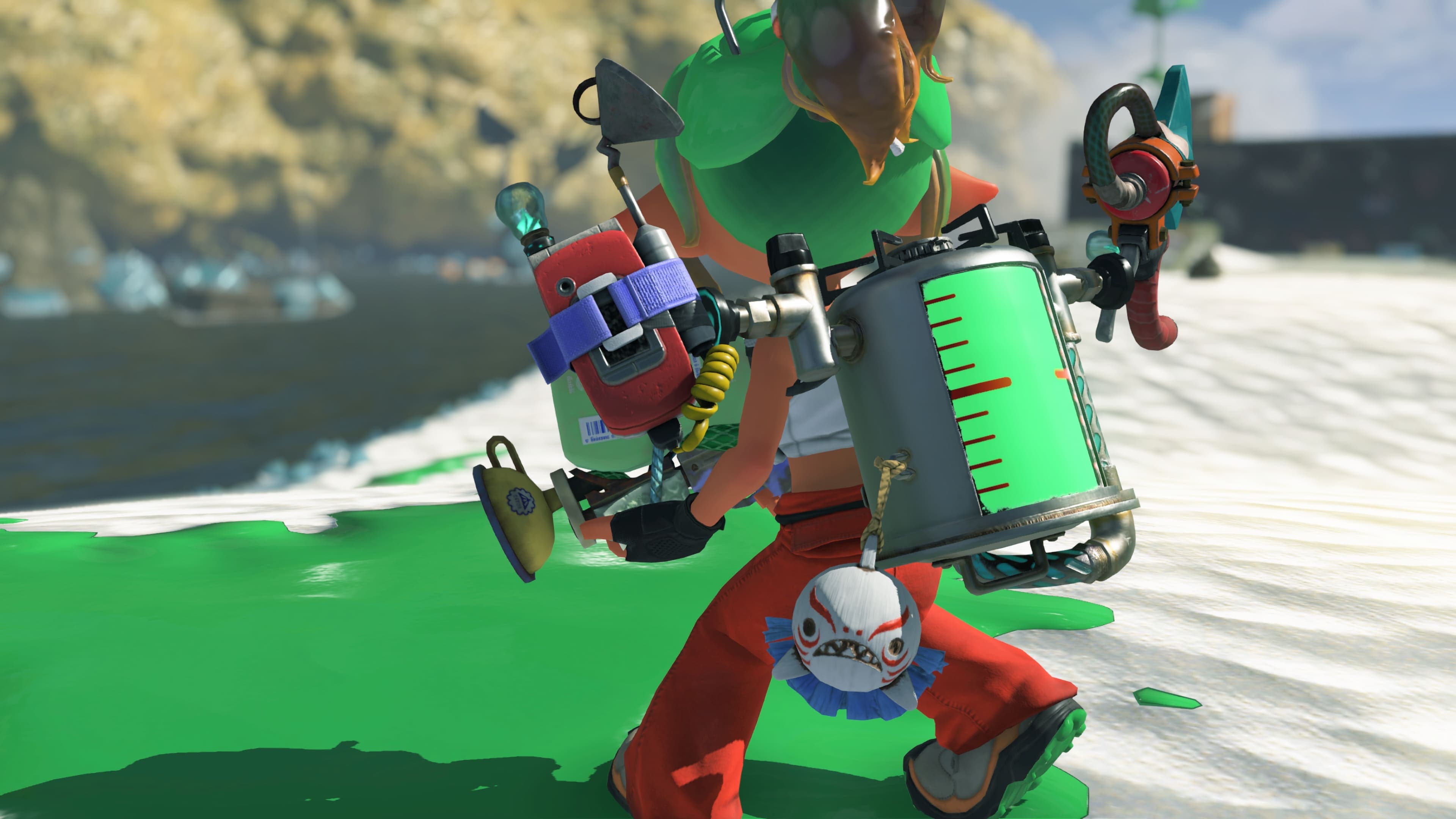 Capture officielle rapprochée du réservoir et des gadgets portés par la mécano de Splatoon Raiders.