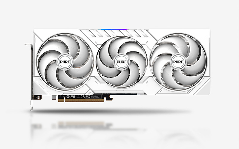 Carte graphique blanche SAPPHIRE PURE Radeon RX 9070 XT, vue de face avec ses trois ventilateurs.