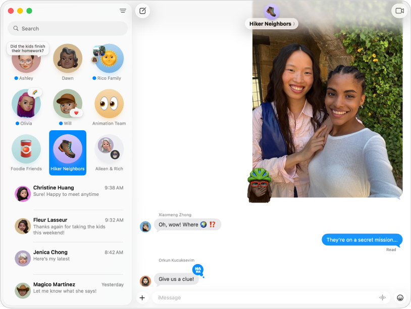 Vue officielle de l'application Messages sur macOS avec la liste des conversations et un échange iMessage.