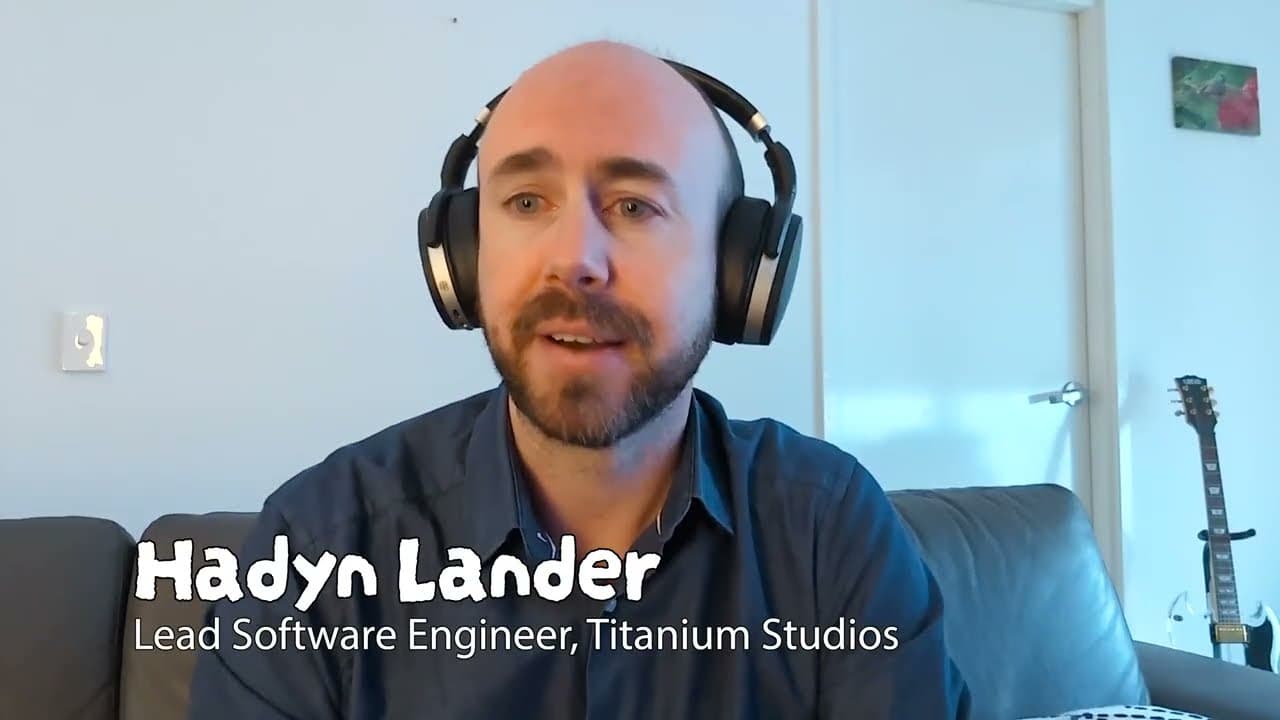 Hadyn Lander, ingénieur logiciel principal chez Titanium Studios, dans la bande-annonce officielle de Croc 2.