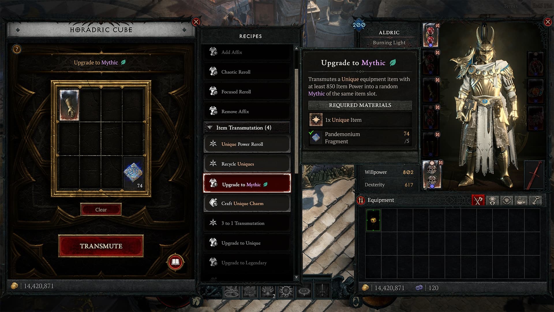 Capture officielle de Diablo IV montrant la recette Upgrade to Mythic dans le Cube horadrique.