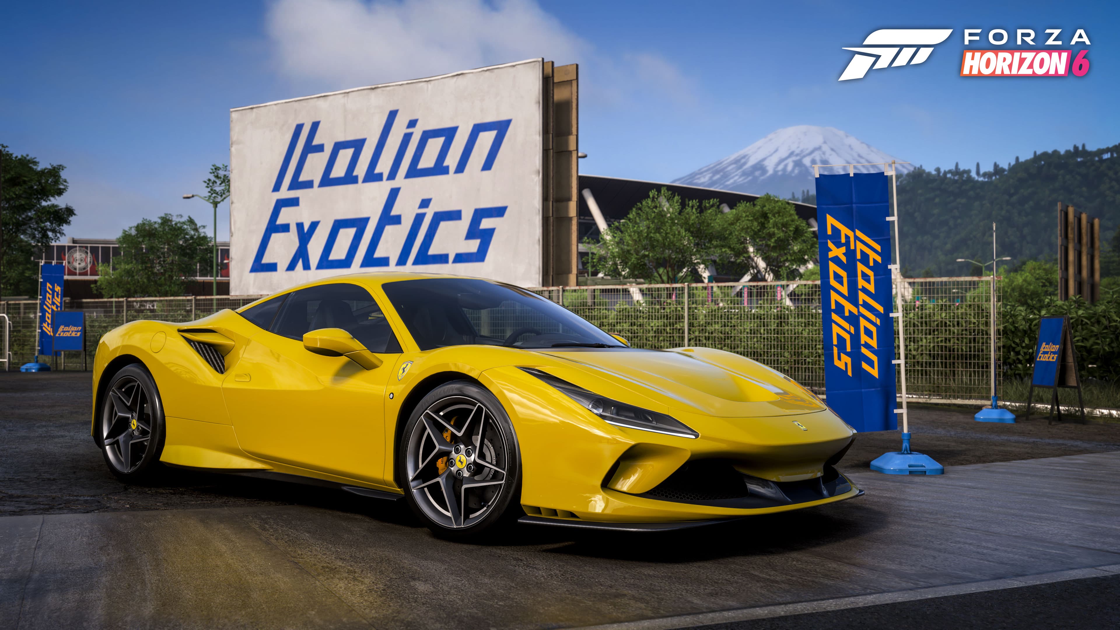 Capture officielle de Forza Horizon 6 montrant une Ferrari jaune devant l’espace Italian Exotics du festival.