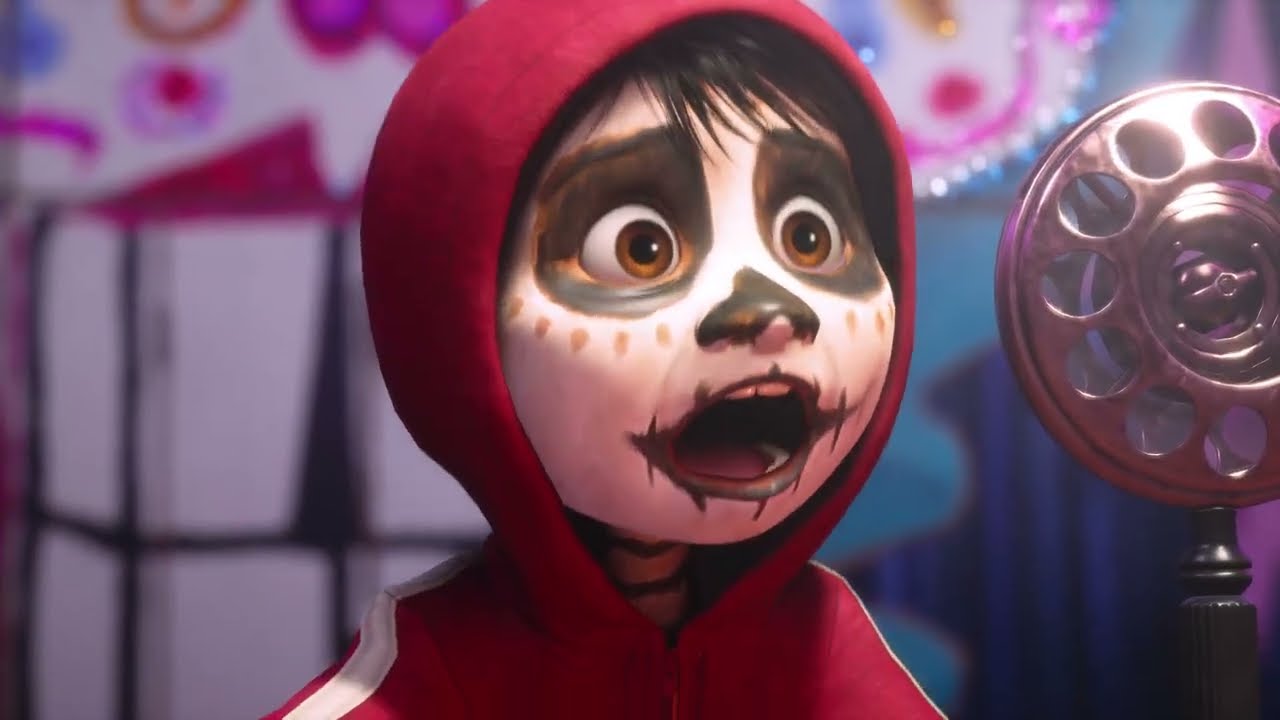 Miguel chante devant un microphone dans le monde de Coco de Kingdom Hearts IV.