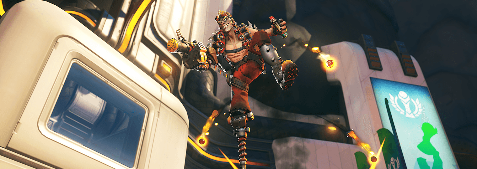 Junkrat bondit dans une capture officielle d’Overwatch publiée pour la saison 17.