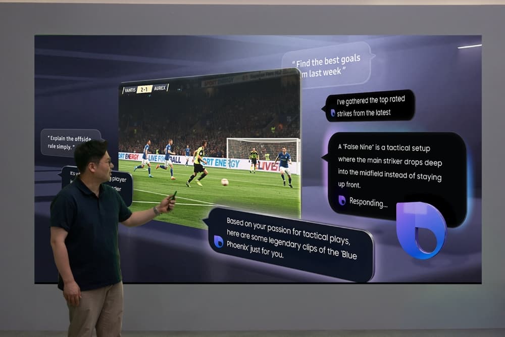 Démonstration officielle Samsung d’un téléviseur connecté répondant à des questions sur un match de football.