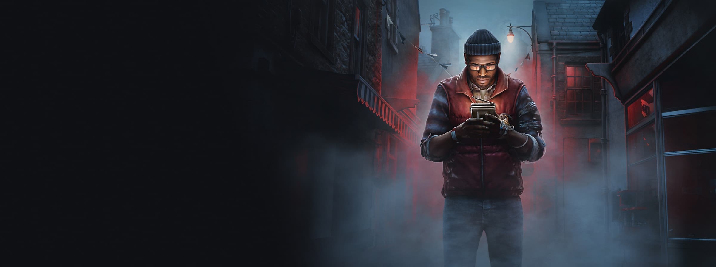 Key art officiel de Silent Hill: Townfall montrant Simon avec son CRTV dans une rue brumeuse.