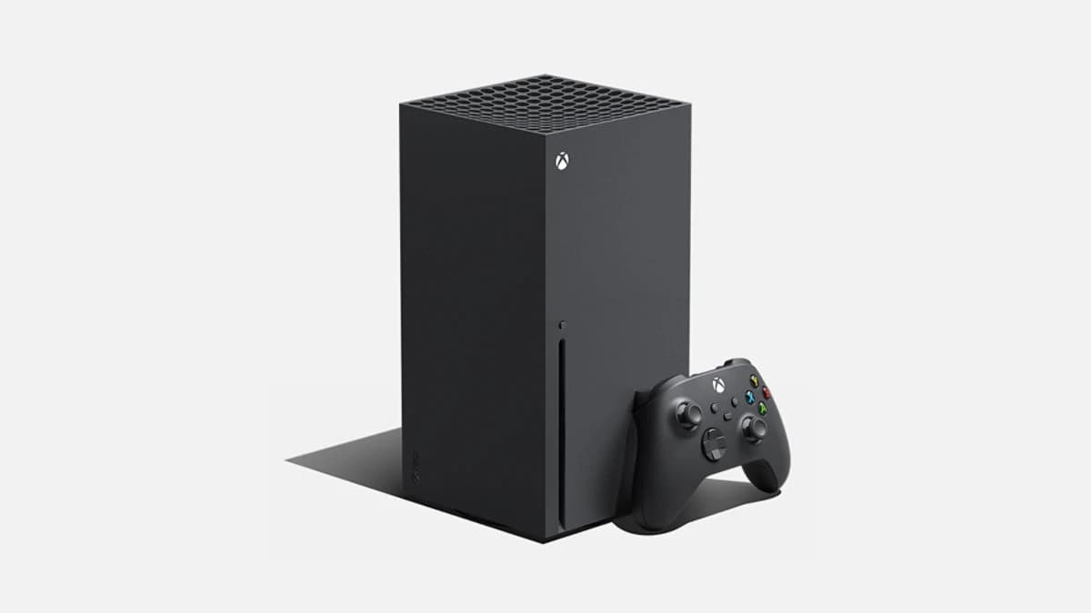 Visuel produit officiel de la Xbox Series X noire avec lecteur et de sa manette.