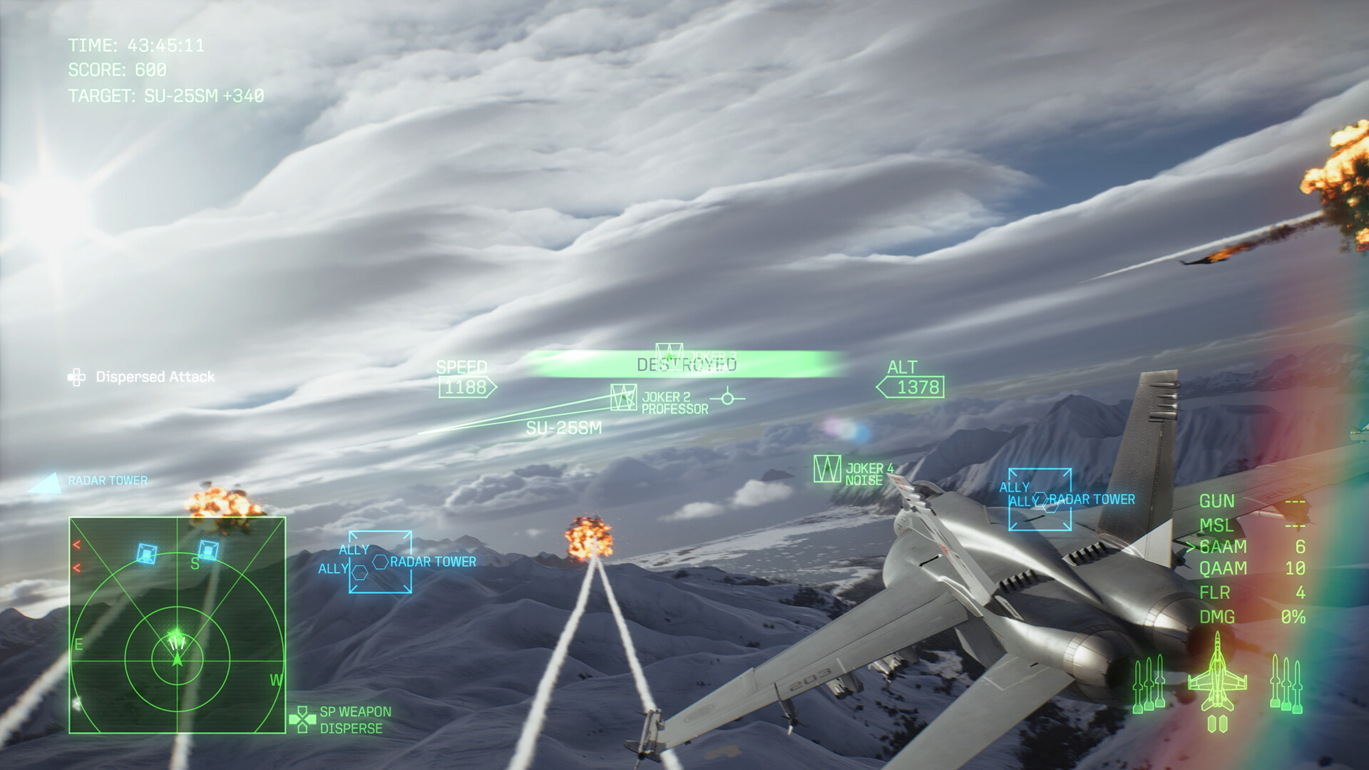 Un avion engage une cible au-dessus des nuages, avec les informations de combat à l’écran.