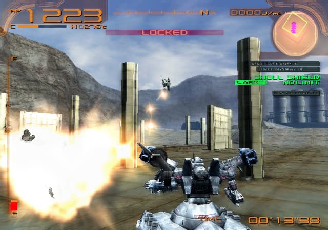 Un Armored Core tire dans une zone d’entraînement.