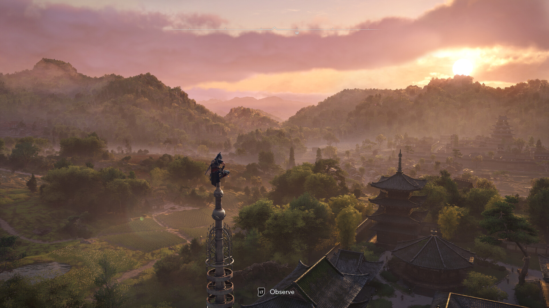 Un personnage observe une vallée japonaise au coucher du soleil.