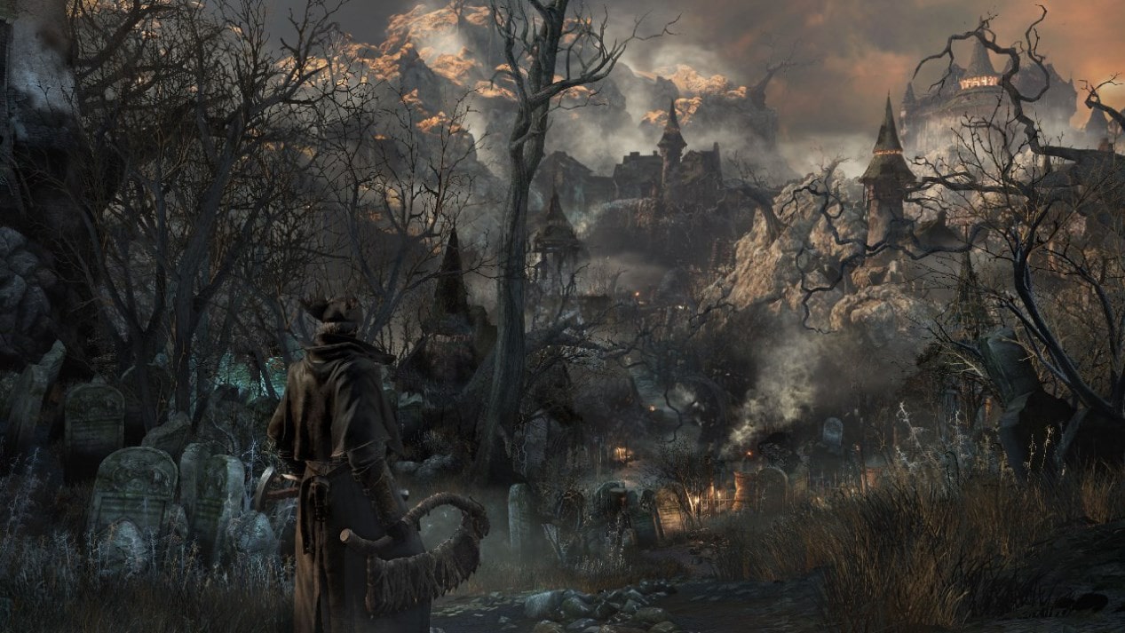 Un chasseur observe les arbres et les bâtiments d’une cité brumeuse.