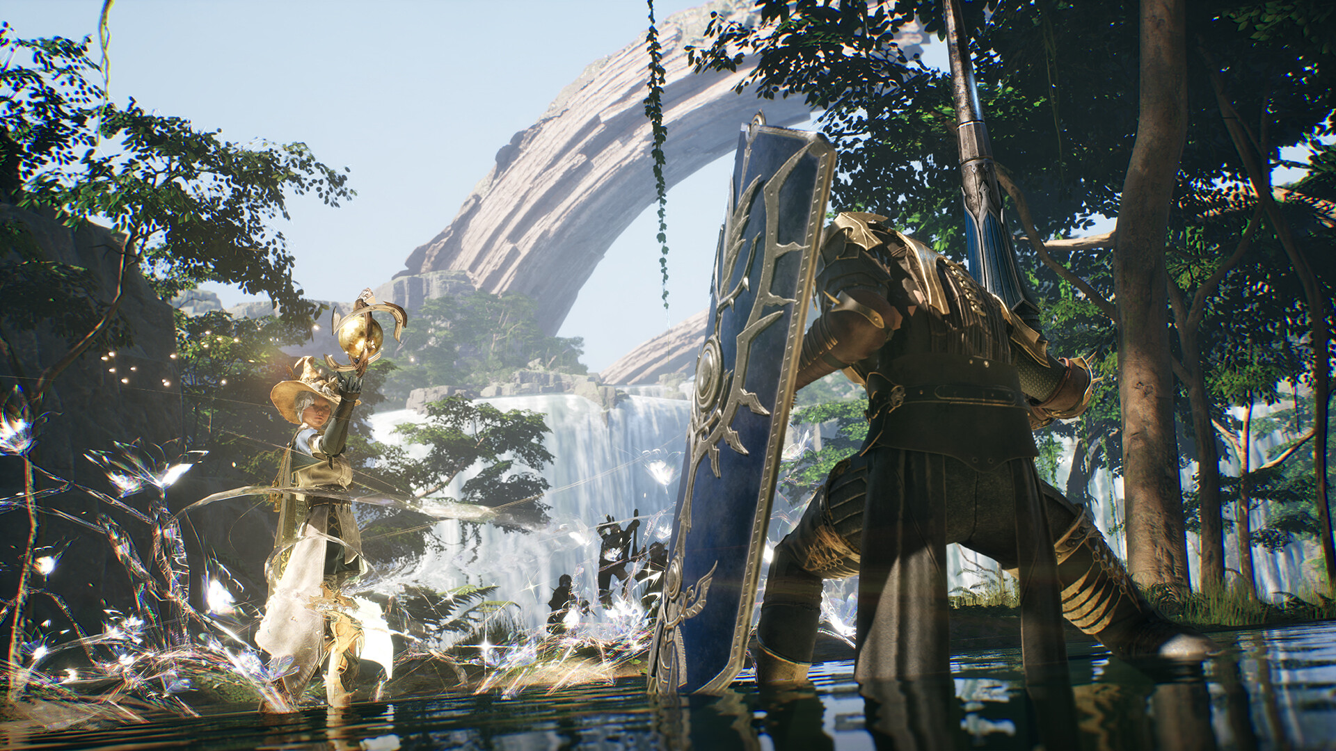 Un aventurier observe de grandes ruines parmi les arbres.