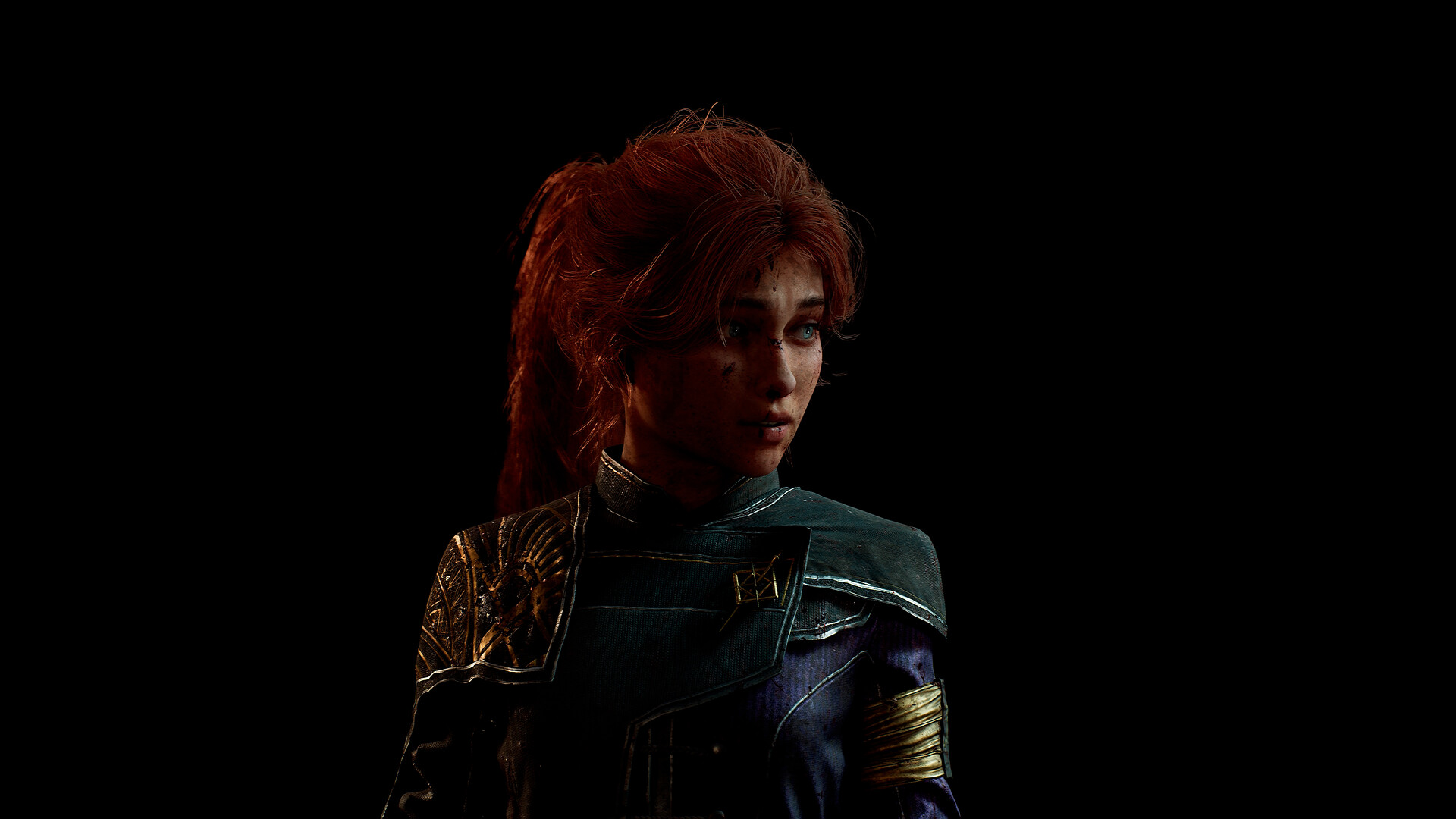 Portrait d’une femme aux cheveux roux sur fond sombre.