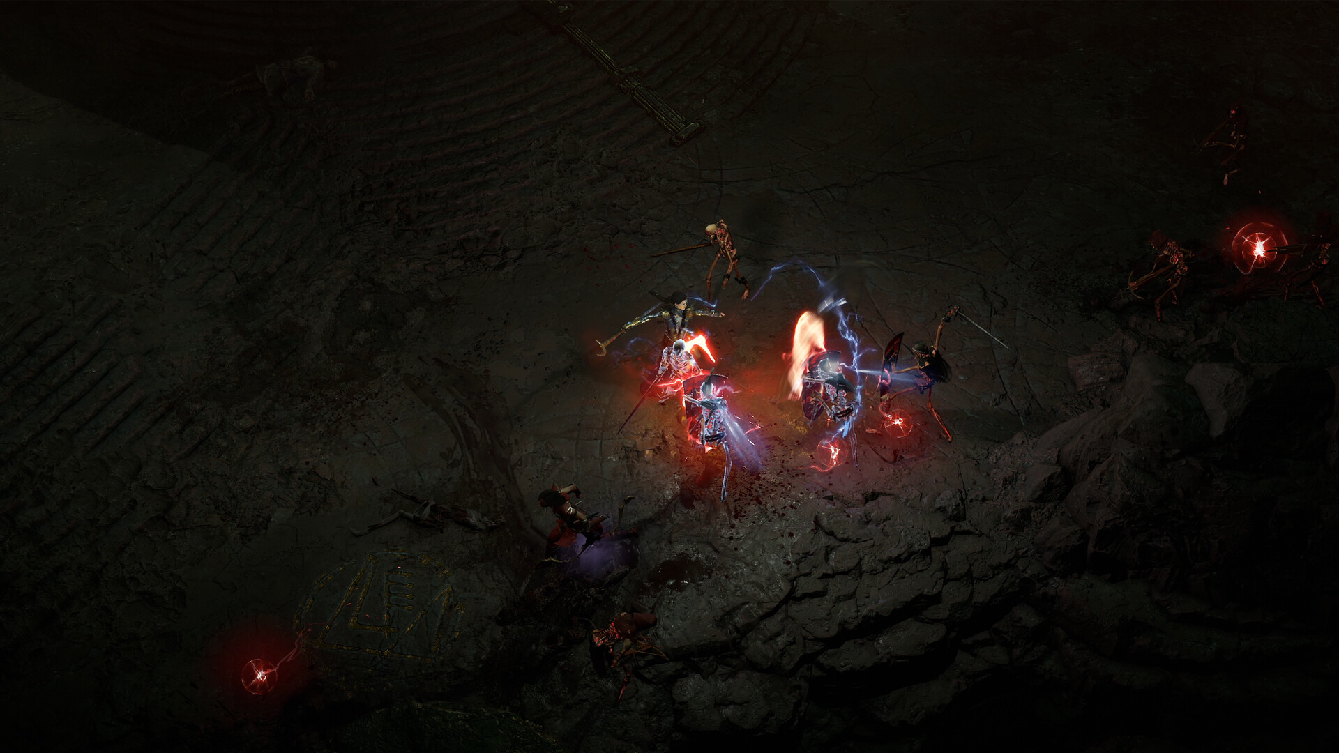 Des personnages combattent dans un souterrain sombre.