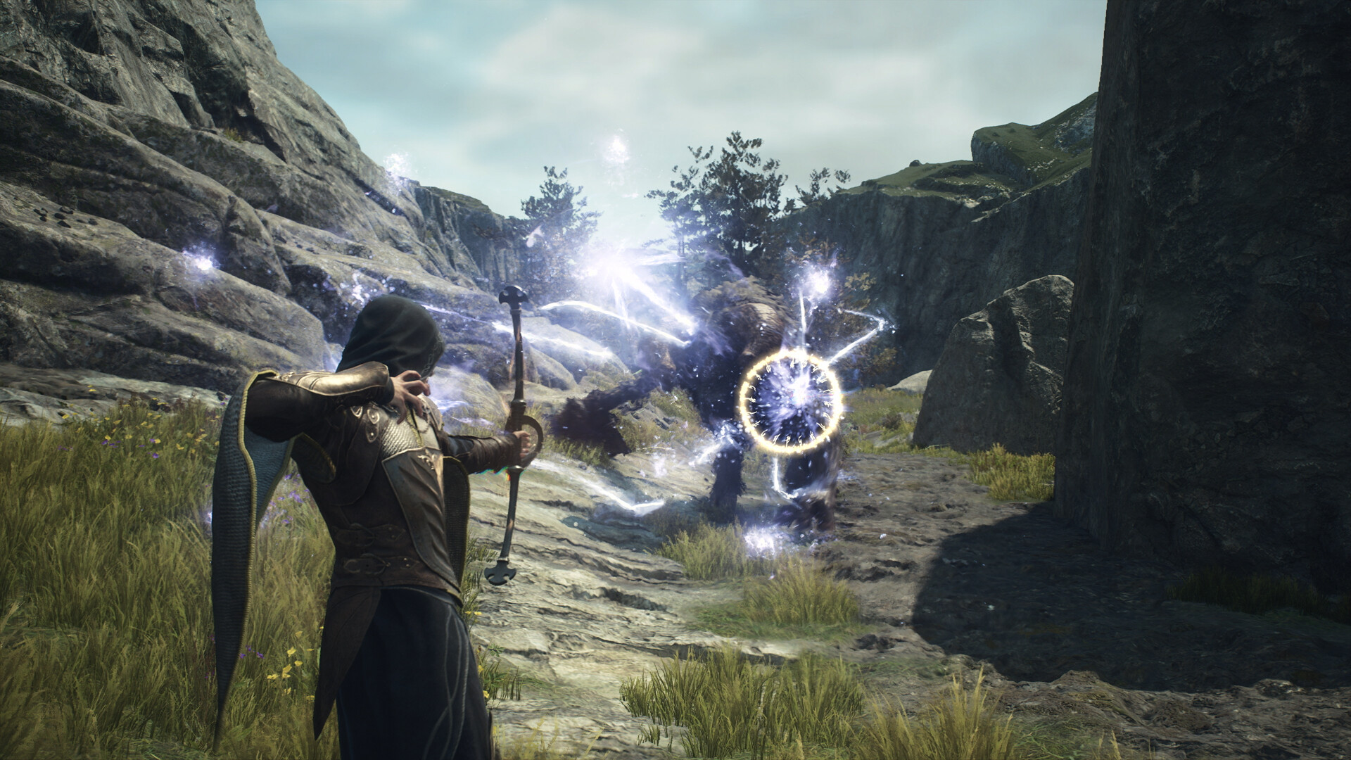 Un mage lance un sort lumineux dans une gorge.