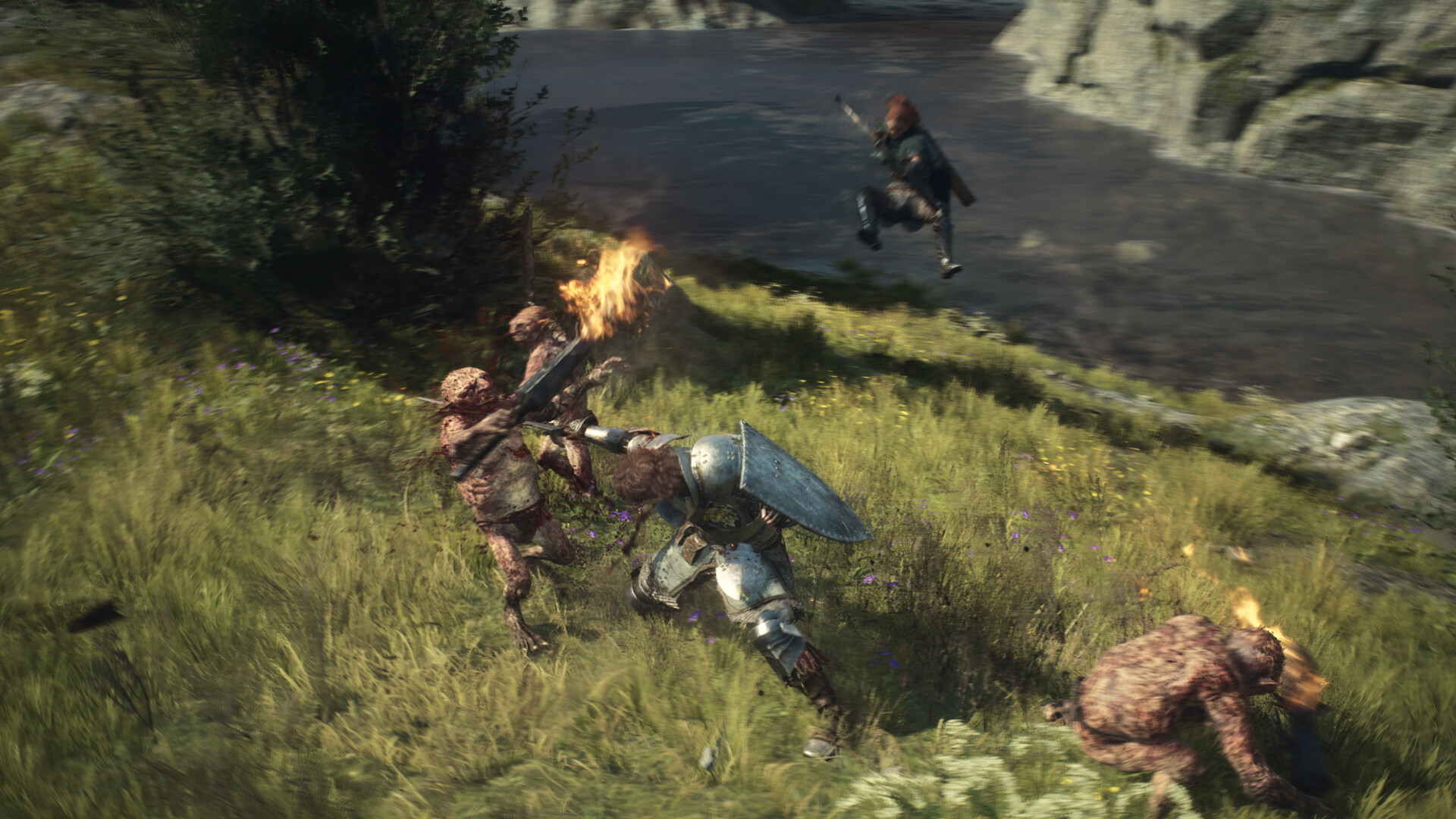 Un groupe combat des créatures sur un terrain herbeux.
