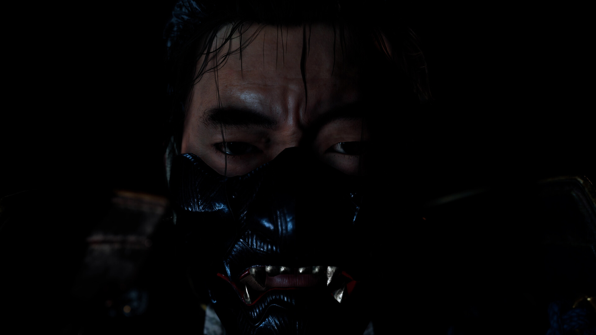 Gros plan sur le visage masqué d’un guerrier.