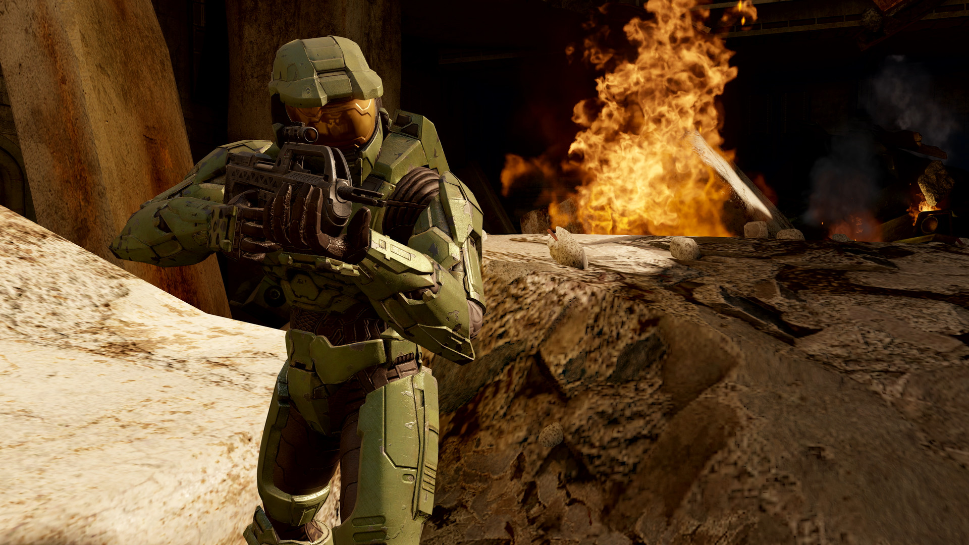 Campagne de Halo 2: Anniversary dans MCC : le Major se tient près de débris en flammes.