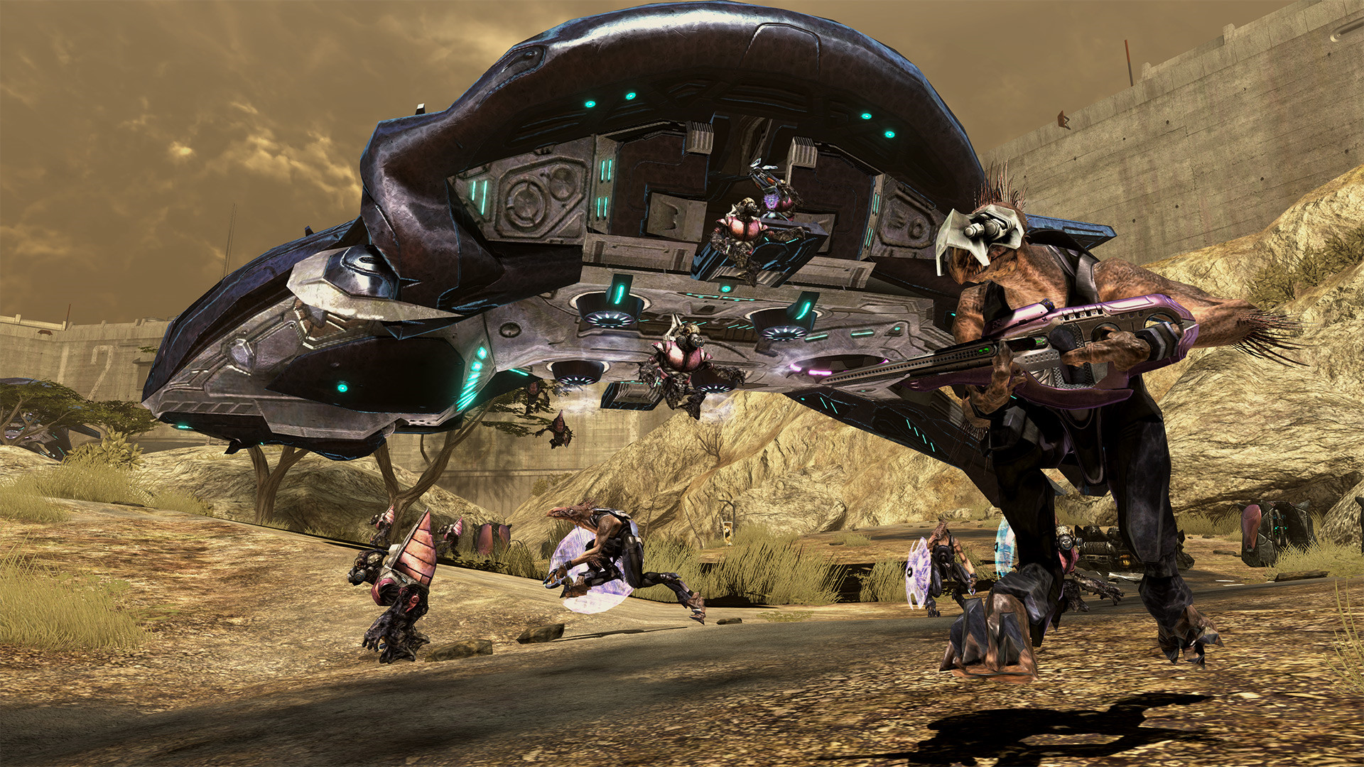 Halo 3: ODST dans MCC : un transport covenant dépose des ennemis dans une zone rocheuse.