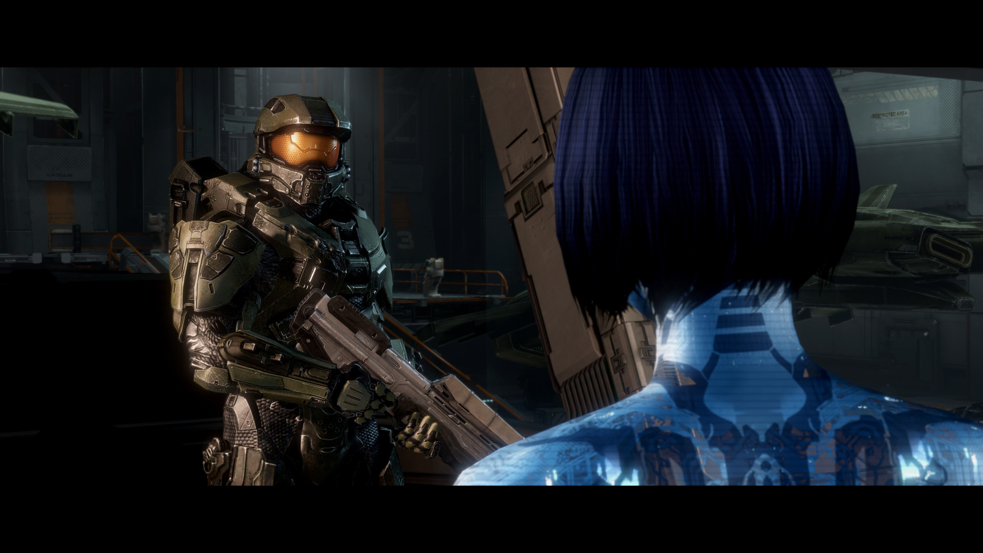 Cinématique de Halo 4 dans MCC : le Major fait face à Cortana dans une installation.