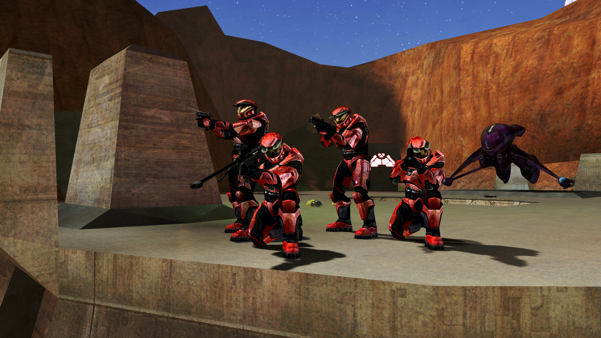 Multijoueur de Combat Evolved dans MCC : une équipe rouge se rassemble sur une plateforme au milieu de falaises.