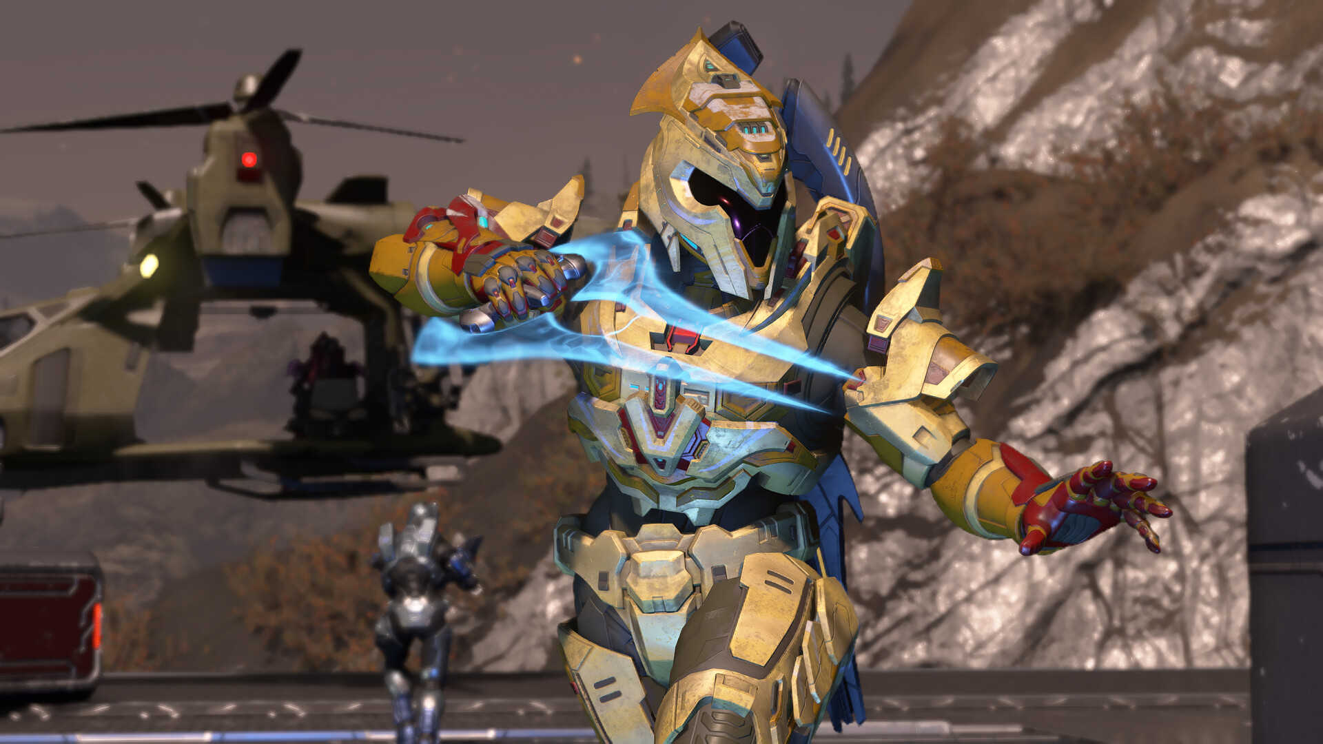 Multijoueur de Halo Infinite : Spartan en armure jaune et bleue tenant une épée à énergie devant un hélicoptère.