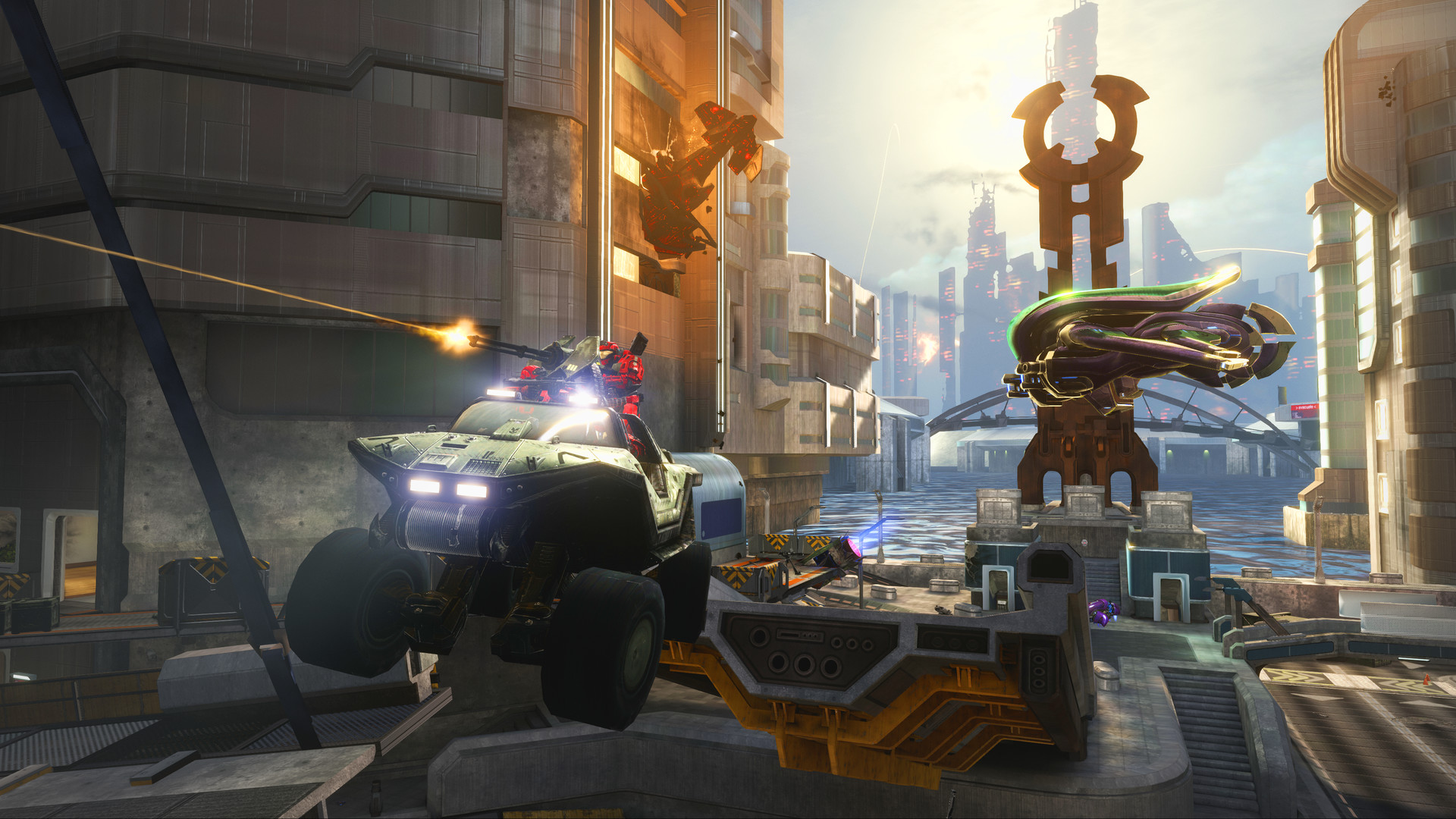 Halo: Reach dans MCC : un Warthog circule dans une avenue entre des immeubles, sous les tirs.