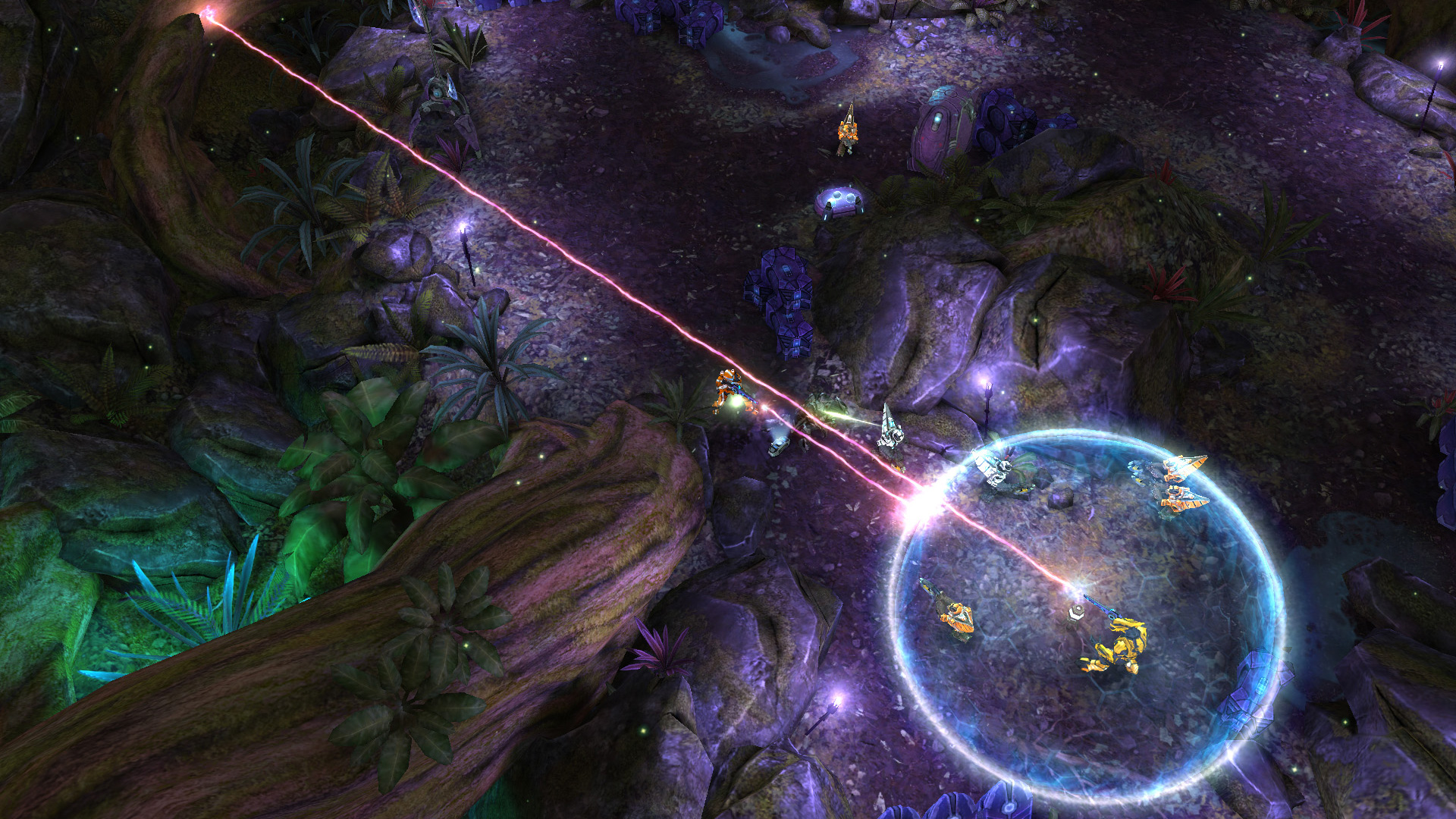 Un bouclier-bulle protège un combattant tandis qu’un rayon traverse une clairière nocturne.