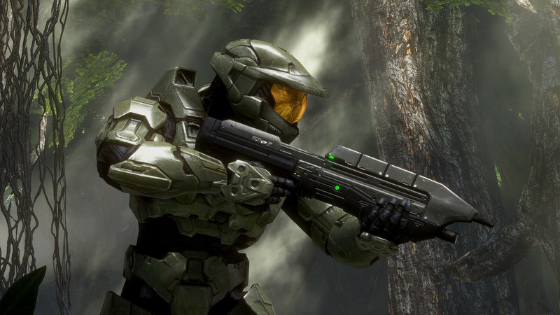 Halo 3 dans MCC : le Major progresse, fusil en main, dans une végétation dense.