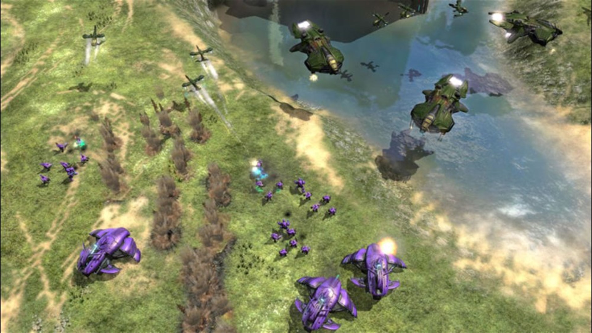 Capture officielle de Halo Wars sur Xbox 360 : unités covenantes et aéronefs combattent au bord d’un cours d’eau.