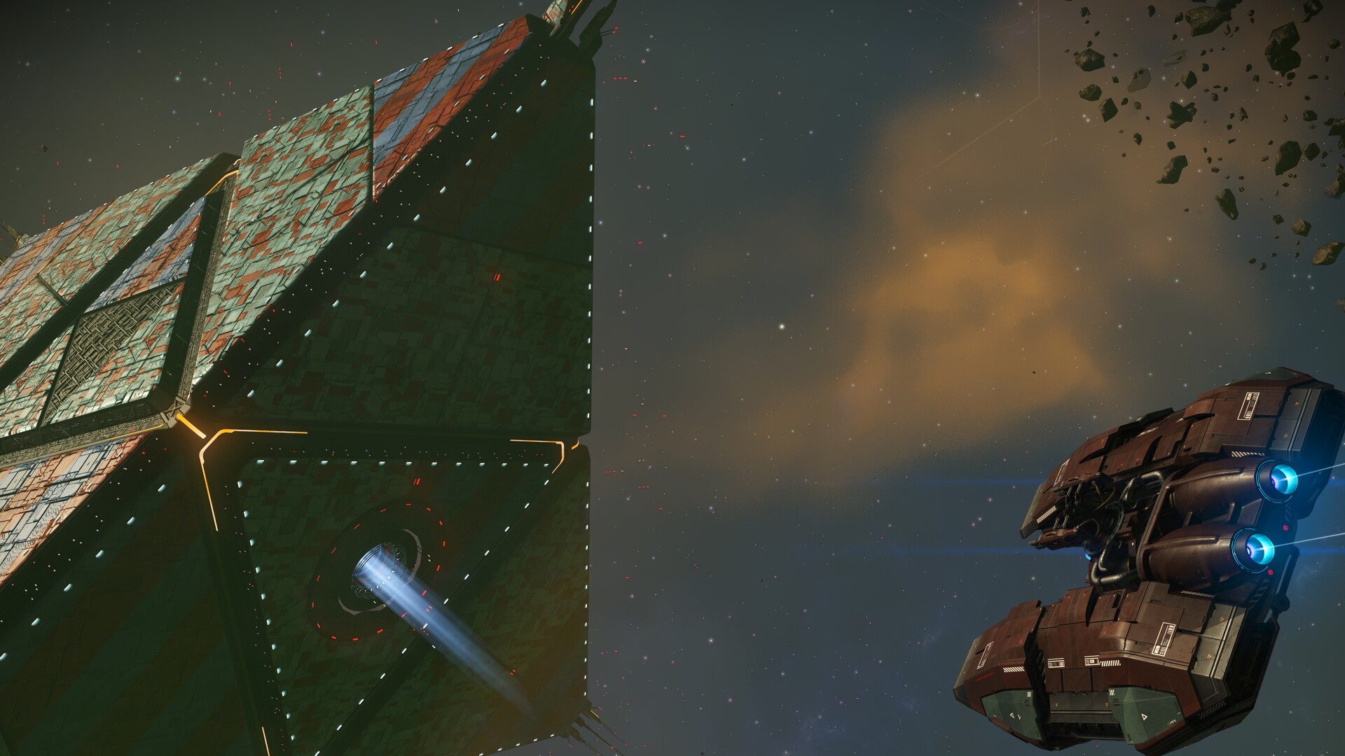 Un vaisseau vole près d’un cargo spatial.