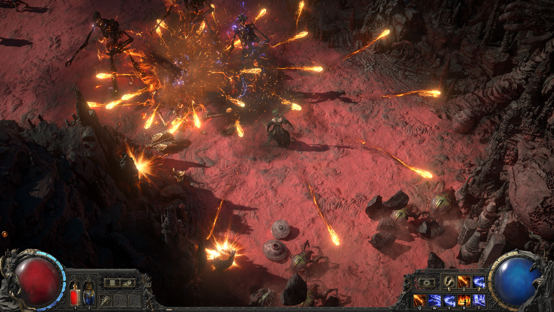 Un combat produit de nombreuses explosions sur un terrain rouge.