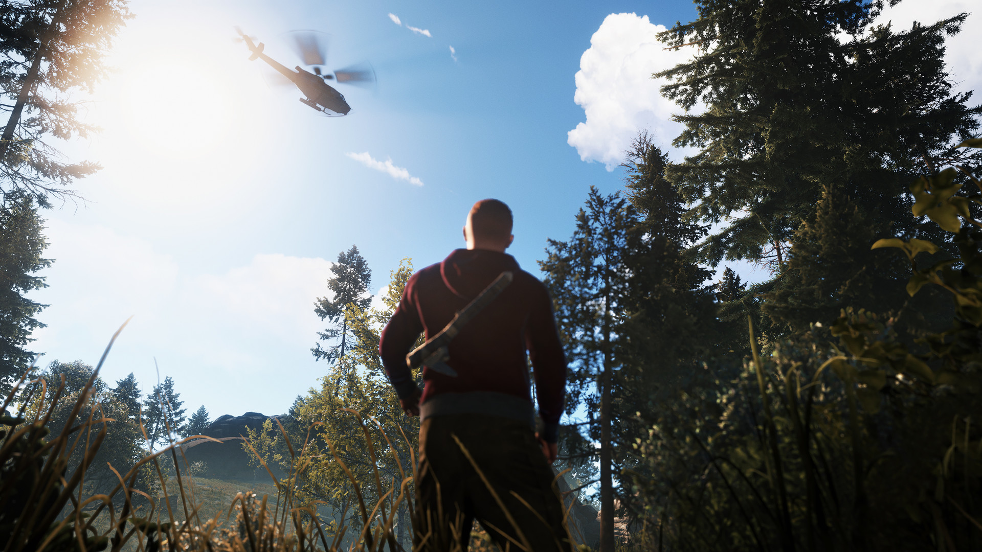 Un personnage armé observe un hélicoptère au-dessus de la forêt.