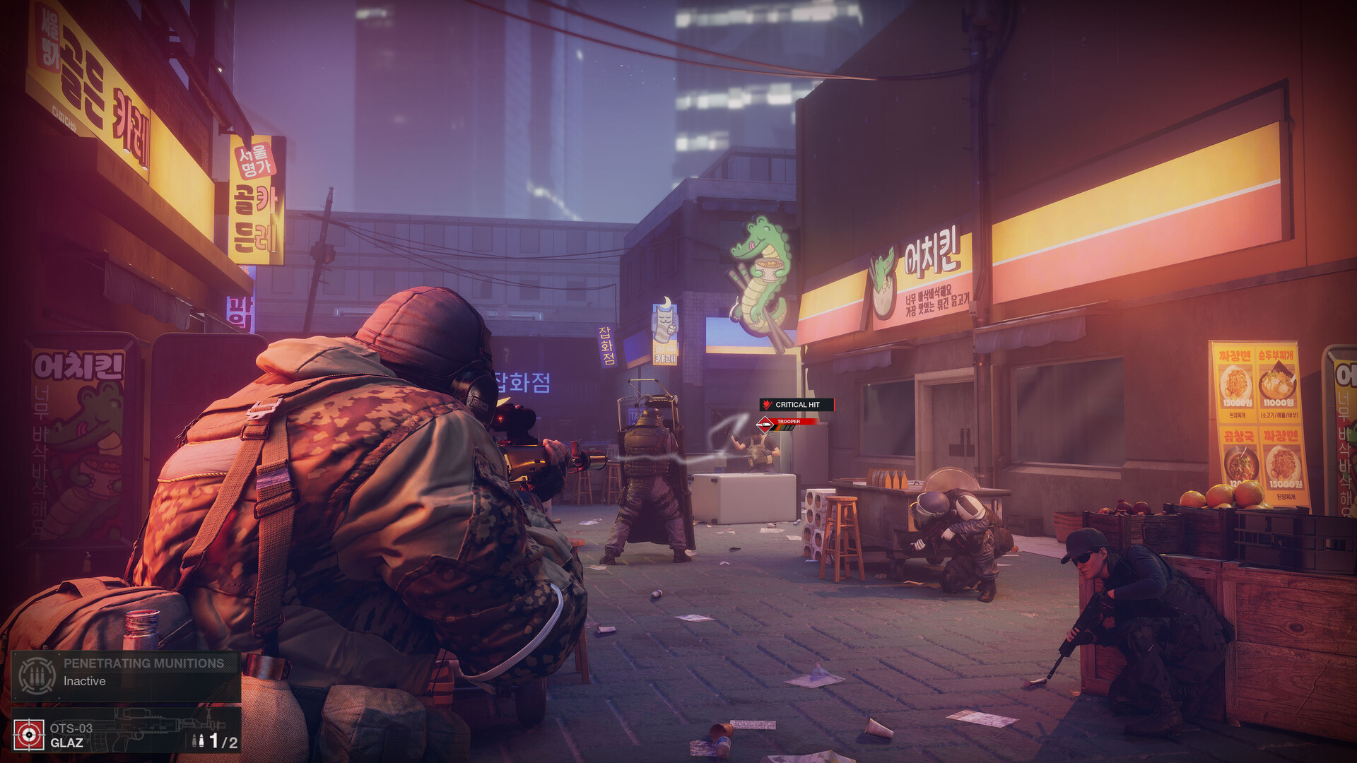 Des soldats combattent dans une rue nocturne.