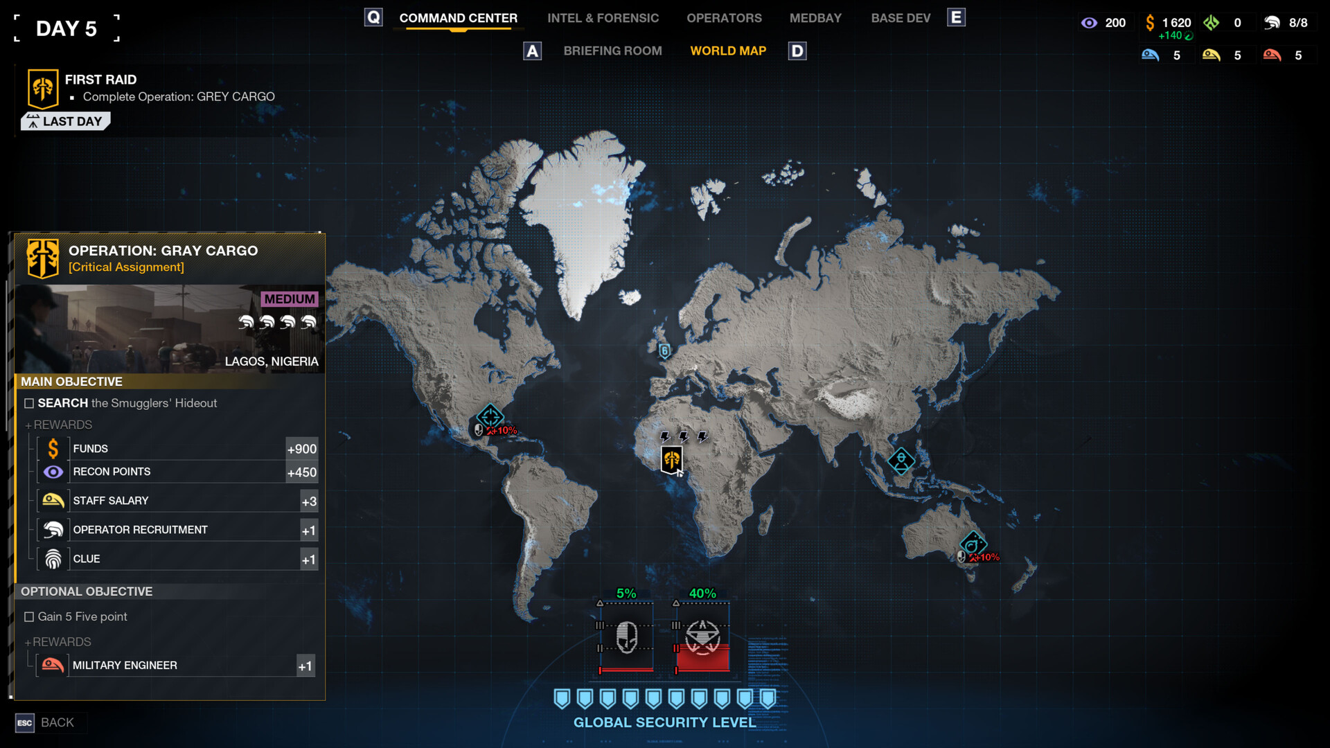 Une carte du monde affiche les missions et les ressources.