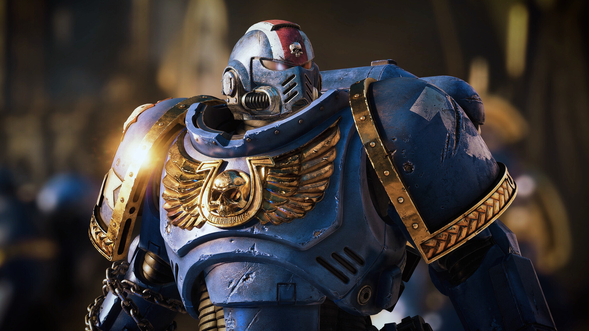 Portrait d’un Space Marine en armure bleue et or.