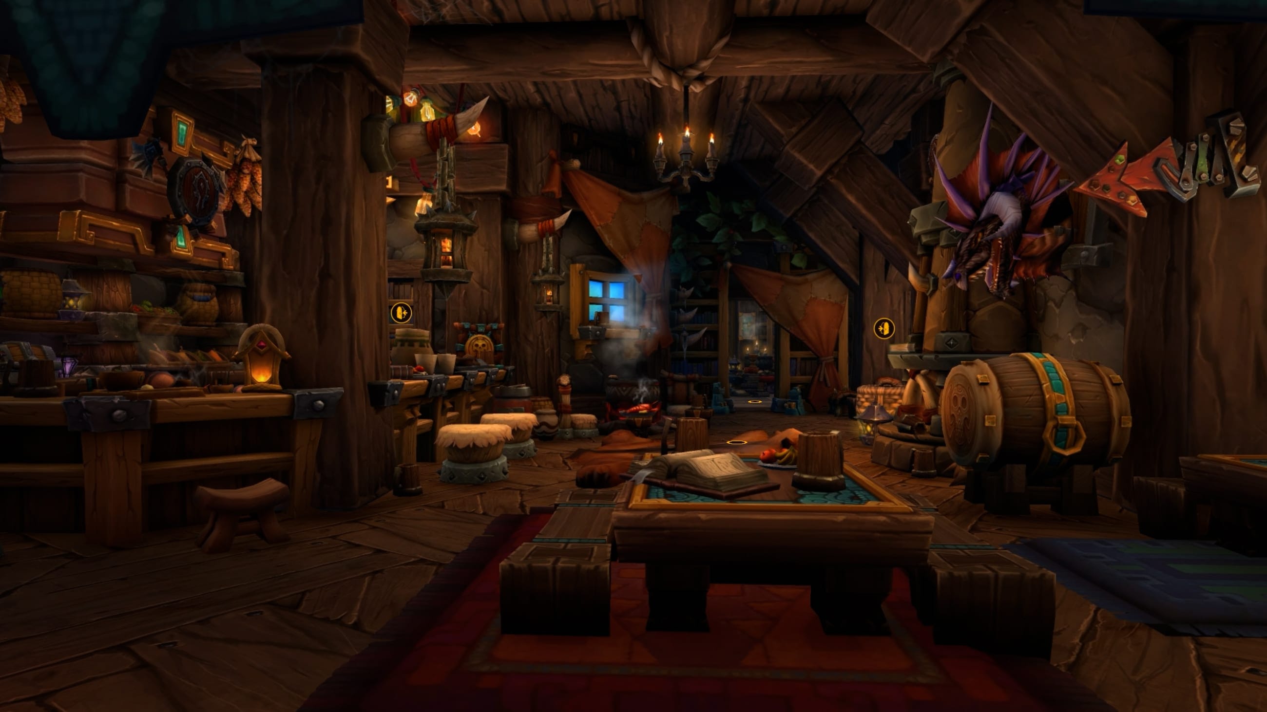 Intérieur d’une habitation avec table, meubles et décorations.